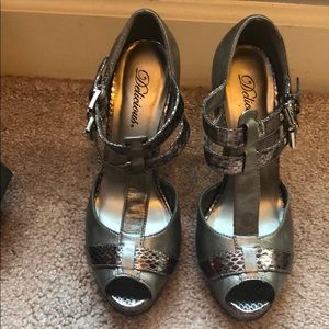 Metallic Strappy Pumps